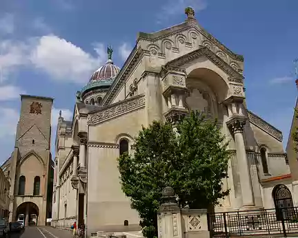 PXL104 Basilique St-Martin et la Tour Charlemagne.
